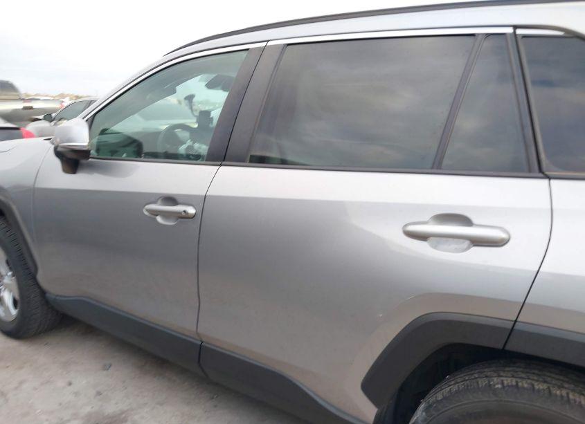 Photo 14 of 2021 Toyota Rav4 XLE (VIN 2T3W1RFV2MC096148)