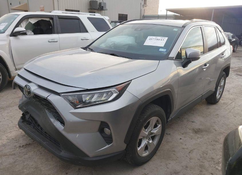 Photo 2 of 2021 Toyota Rav4 XLE (VIN 2T3W1RFV2MC096148)