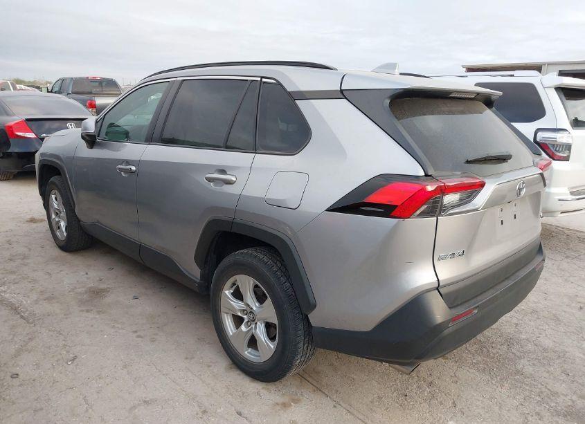 Photo 3 of 2021 Toyota Rav4 XLE (VIN 2T3W1RFV2MC096148)