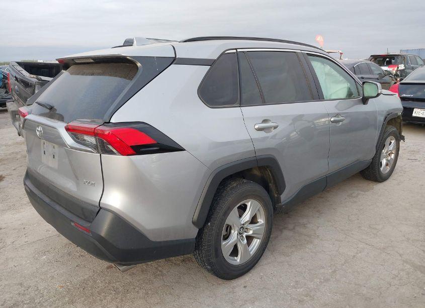 Photo 4 of 2021 Toyota Rav4 XLE (VIN 2T3W1RFV2MC096148)