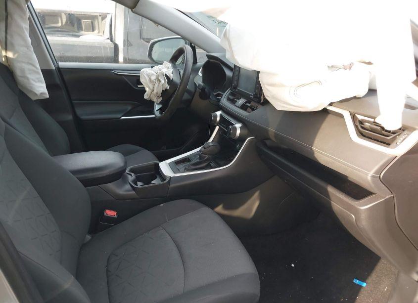 Photo 5 of 2021 Toyota Rav4 XLE (VIN 2T3W1RFV2MC096148)