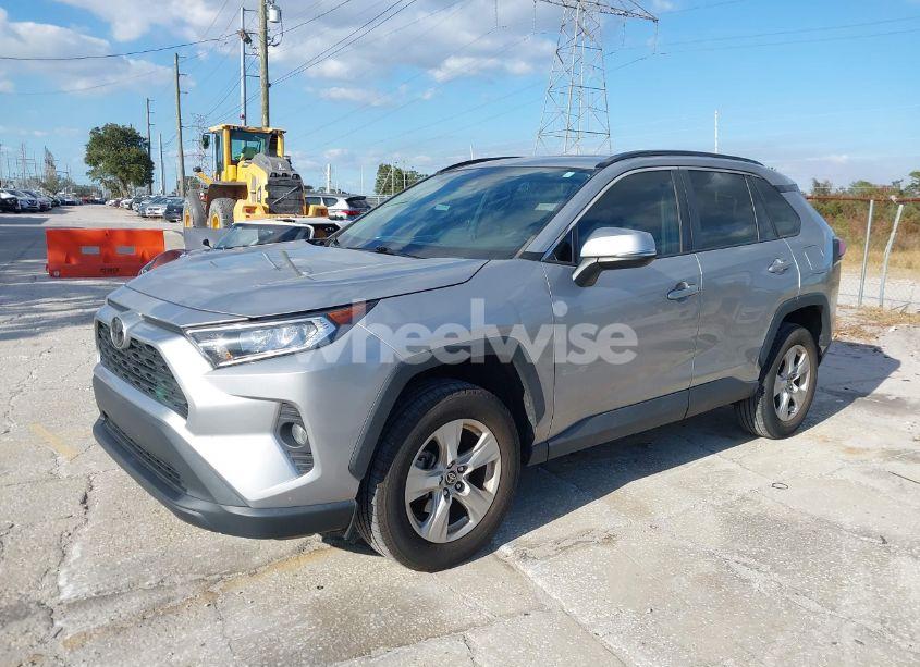Photo 2 of 2021 Toyota Rav4 XLE (VIN 2T3W1RFV2MC109870)