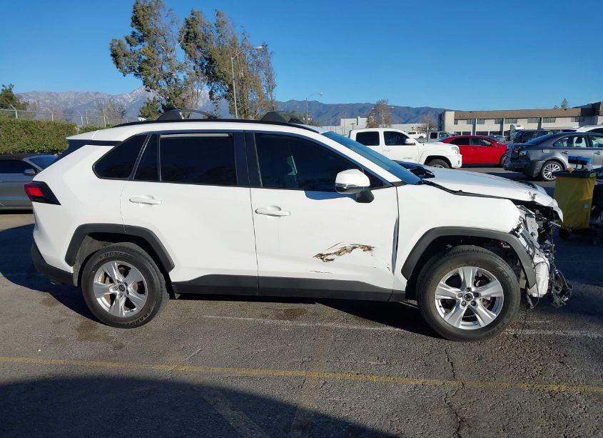 Photo 14 of 2021 Toyota Rav4 XLE (VIN 2T3W1RFV2MC110971)