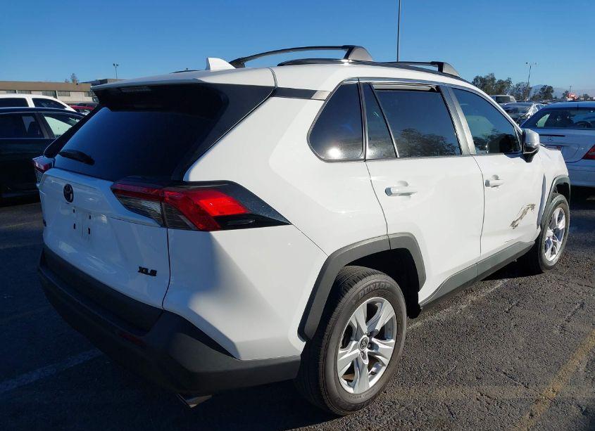 Photo 4 of 2021 Toyota Rav4 XLE (VIN 2T3W1RFV2MC110971)