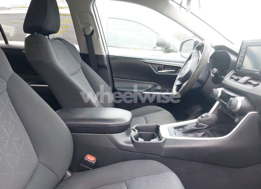 Photo 5 of 2021 Toyota Rav4 XLE (VIN 2T3W1RFV2MW117515)