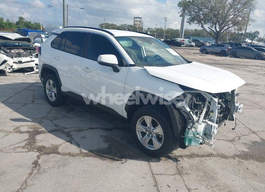 2021 Toyota Rav4 XLE (VIN 2T3W1RFV2MW124755) main photo