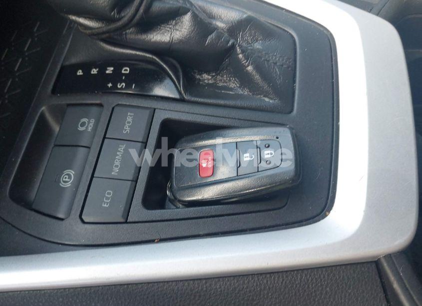 Photo 11 of 2021 Toyota Rav4 XLE (VIN 2T3W1RFV2MW124755)