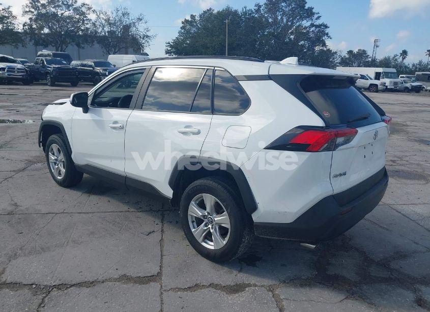 Photo 3 of 2021 Toyota Rav4 XLE (VIN 2T3W1RFV2MW124755)