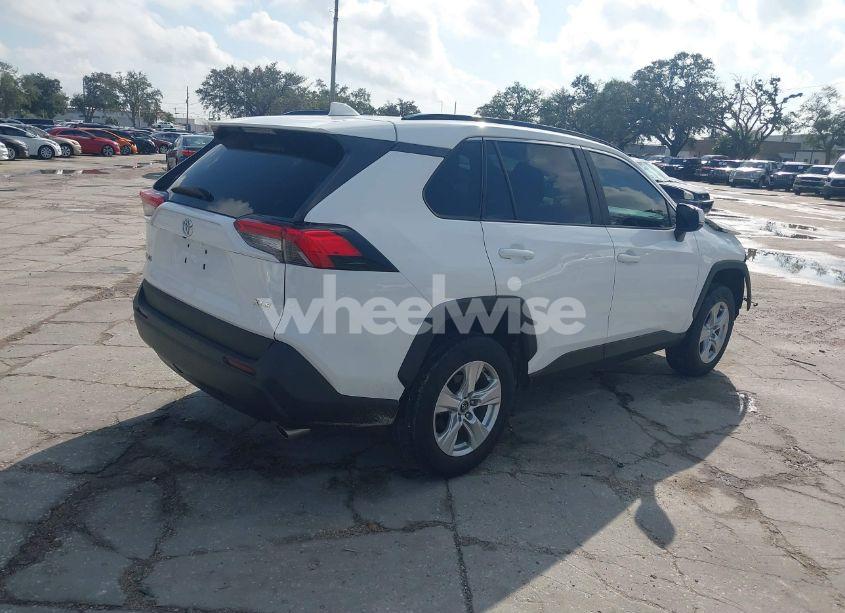 Photo 4 of 2021 Toyota Rav4 XLE (VIN 2T3W1RFV2MW124755)