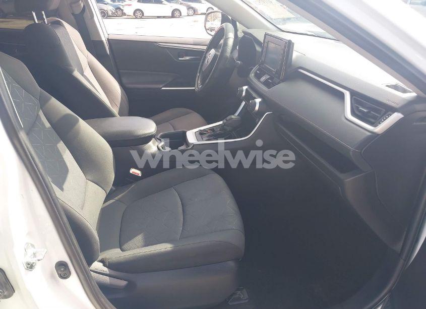 Photo 5 of 2021 Toyota Rav4 XLE (VIN 2T3W1RFV2MW124755)