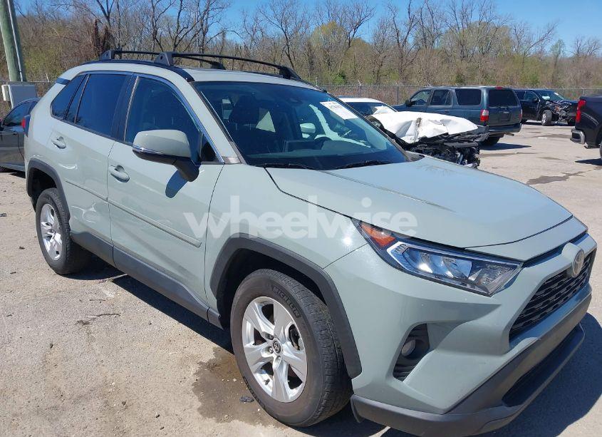 2021 Toyota Rav4 XLE (VIN 2T3W1RFV2MW137411) main photo