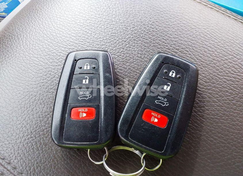 Photo 11 of 2021 Toyota Rav4 XLE (VIN 2T3W1RFV2MW137411)