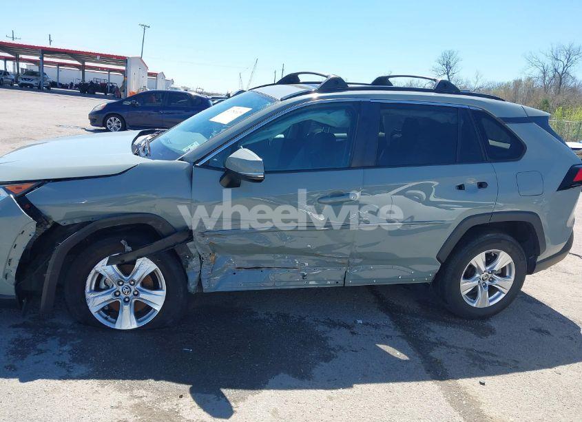Photo 14 of 2021 Toyota Rav4 XLE (VIN 2T3W1RFV2MW137411)