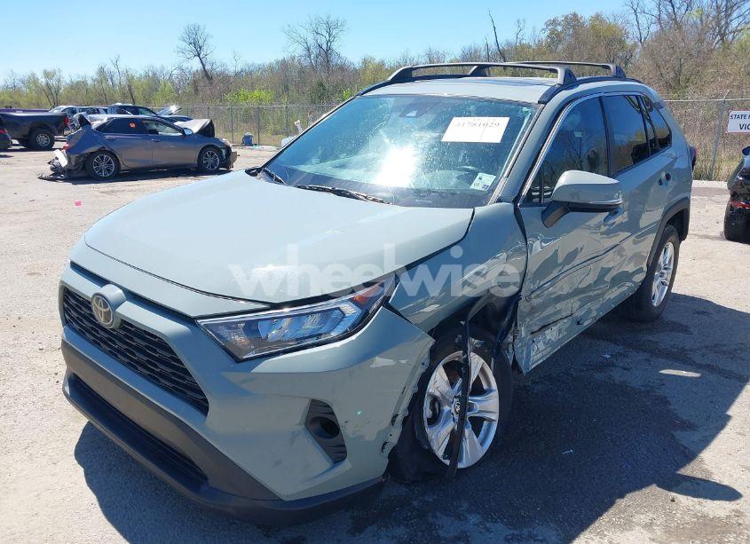Photo 2 of 2021 Toyota Rav4 XLE (VIN 2T3W1RFV2MW137411)
