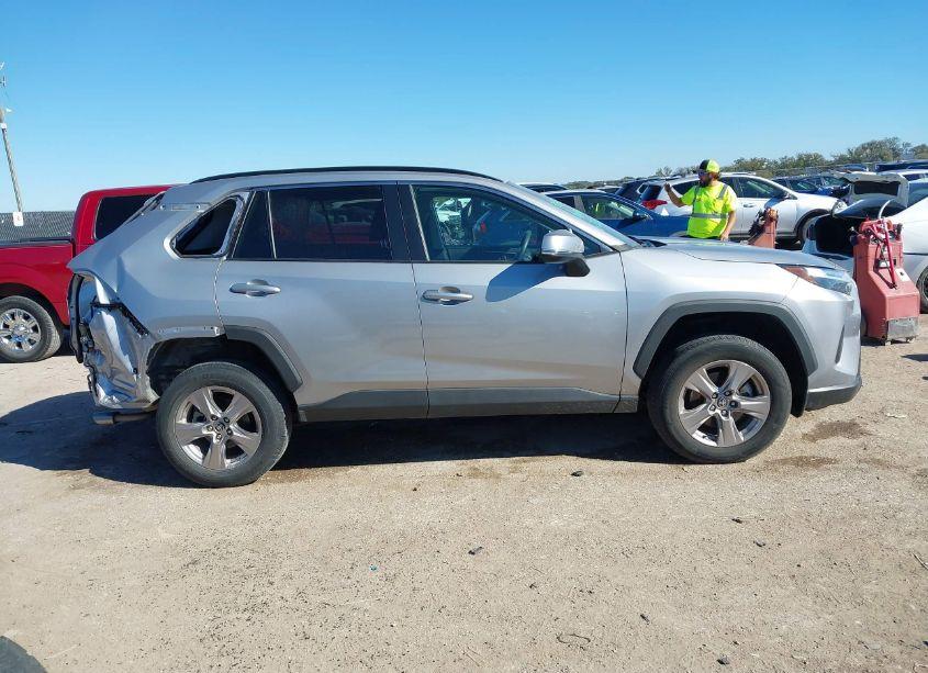 Photo 14 of 2022 Toyota Rav4 XLE (VIN 2T3W1RFV2NC196719)