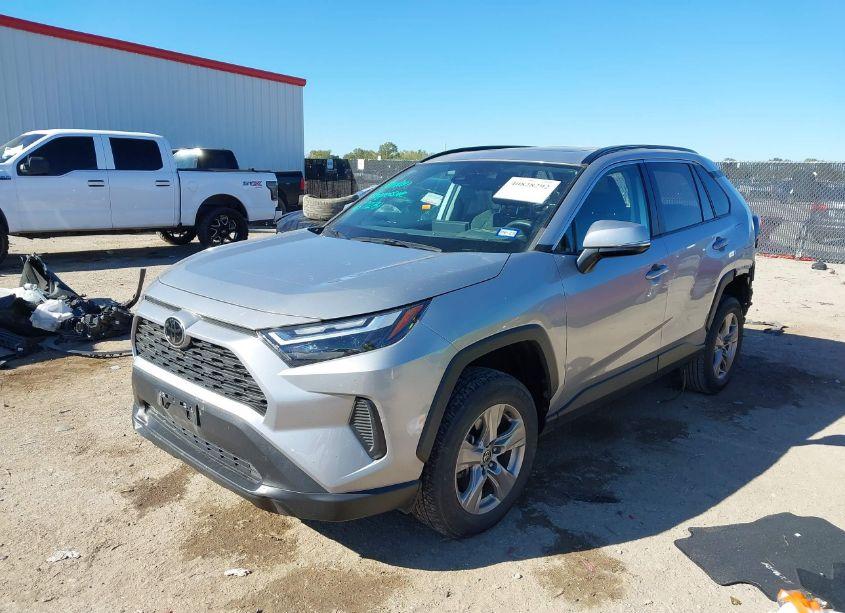 Photo 2 of 2022 Toyota Rav4 XLE (VIN 2T3W1RFV2NC196719)
