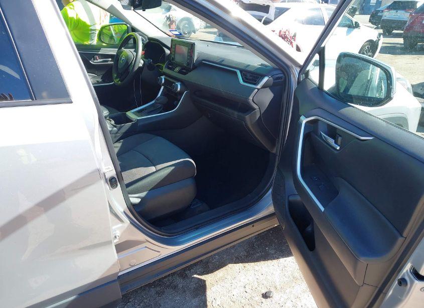 Photo 5 of 2022 Toyota Rav4 XLE (VIN 2T3W1RFV2NC196719)