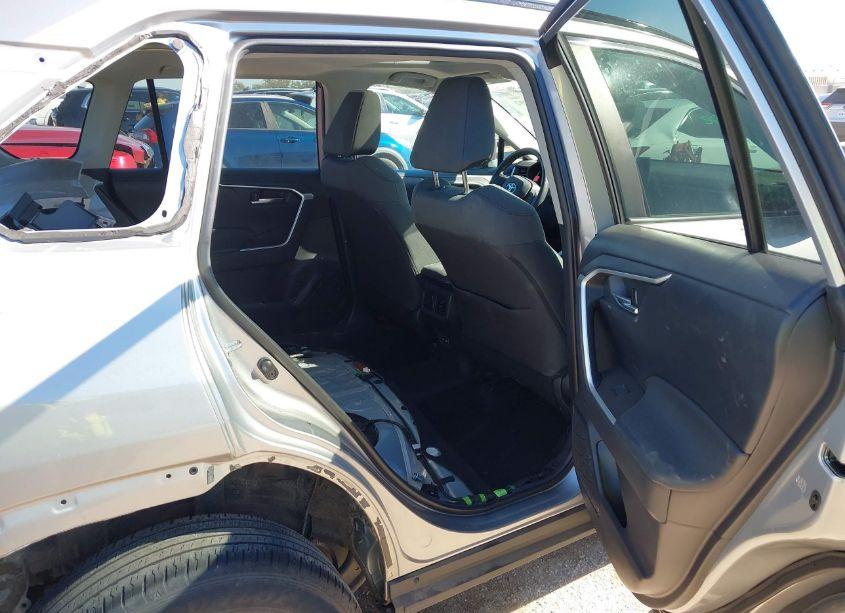 Photo 8 of 2022 Toyota Rav4 XLE (VIN 2T3W1RFV2NC196719)