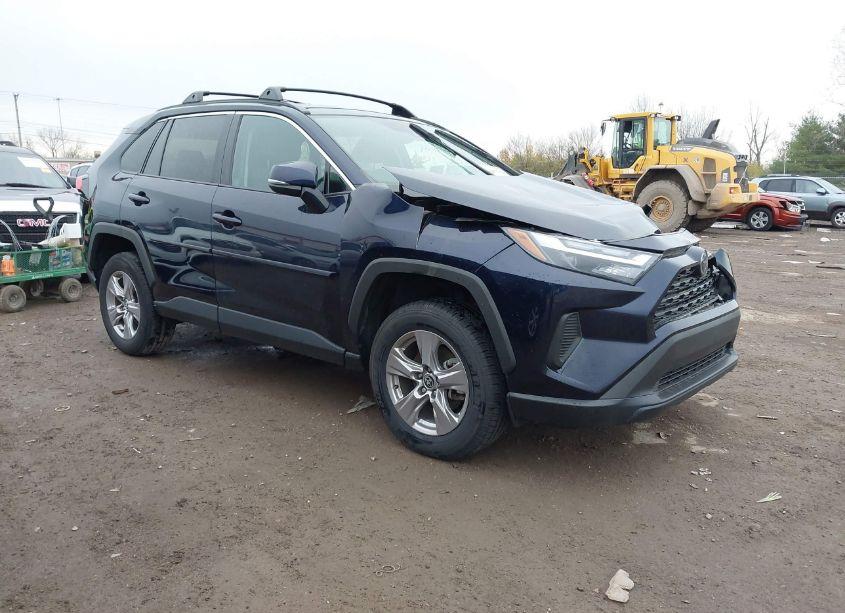 2022 Toyota Rav4 XLE (VIN 2T3W1RFV2NW221066) main photo