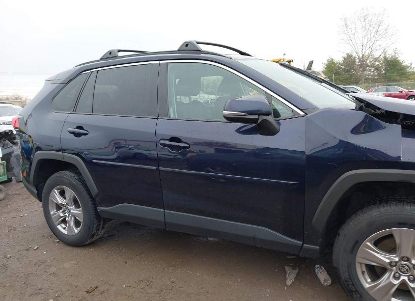 Photo 13 of 2022 Toyota Rav4 XLE (VIN 2T3W1RFV2NW221066)