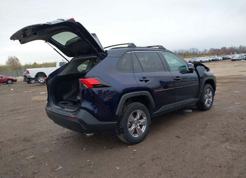Photo 4 of 2022 Toyota Rav4 XLE (VIN 2T3W1RFV2NW221066)
