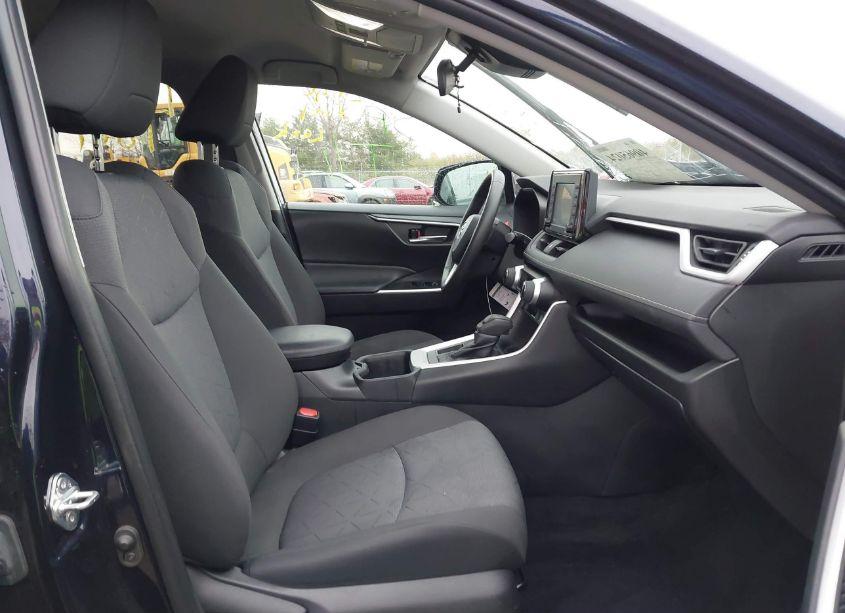 Photo 5 of 2022 Toyota Rav4 XLE (VIN 2T3W1RFV2NW221066)