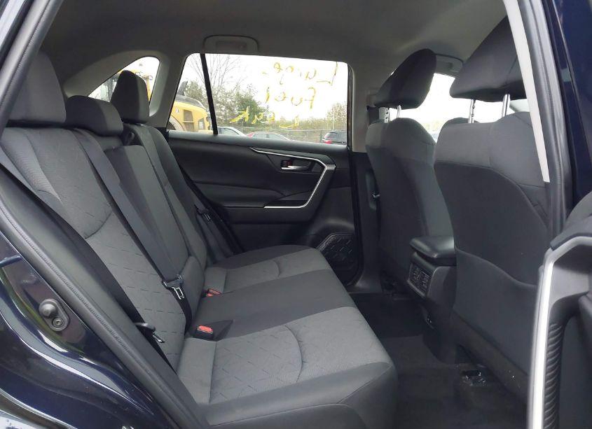 Photo 8 of 2022 Toyota Rav4 XLE (VIN 2T3W1RFV2NW221066)