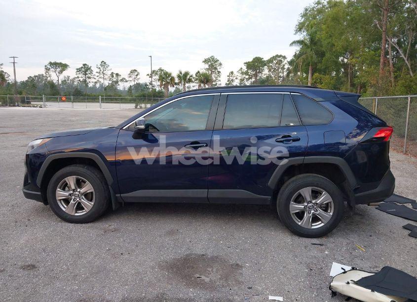 Photo 14 of 2022 Toyota Rav4 XLE (VIN 2T3W1RFV2NW227451)
