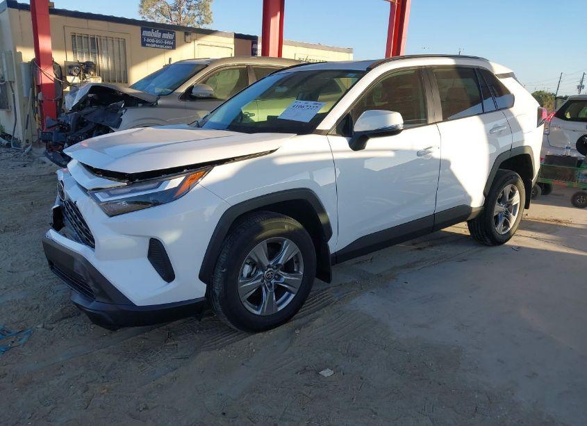 Photo 2 of 2024 Toyota Rav4 XLE (VIN 2T3W1RFV2RC279976)