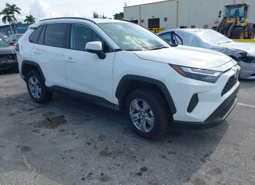 2024 Toyota Rav4 XLE (VIN 2T3W1RFV2RW324624) main photo