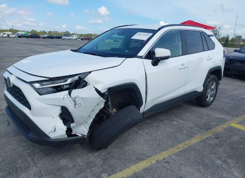 Photo 2 of 2024 Toyota Rav4 XLE (VIN 2T3W1RFV2RW324624)