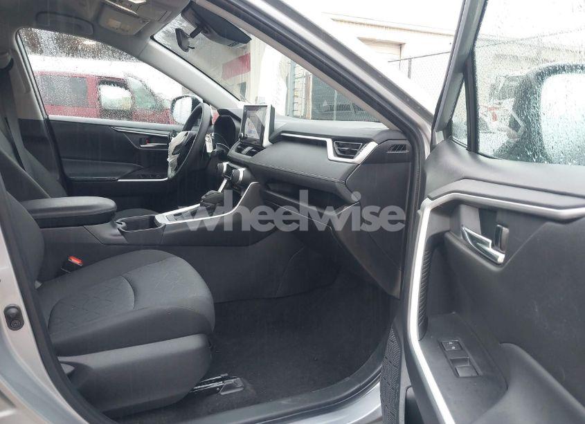 Photo 5 of 2024 Toyota Rav4 XLE (VIN 2T3W1RFV2RW332545)