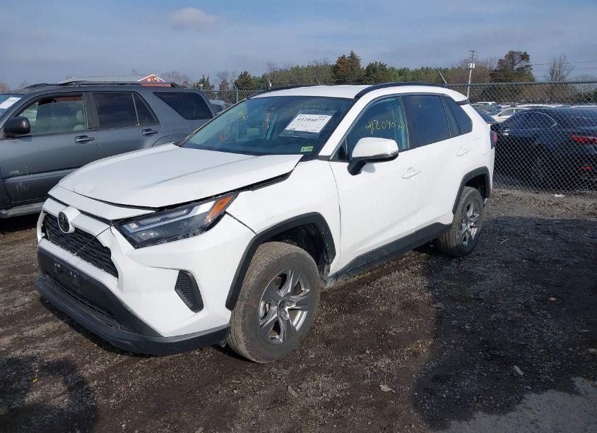 Photo 2 of 2024 Toyota Rav4 XLE (VIN 2T3W1RFV2RW333520)