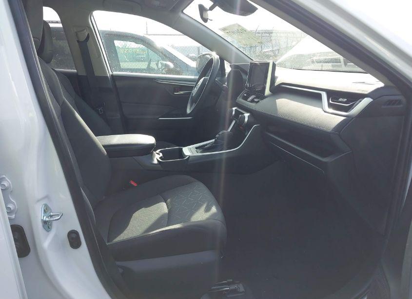 Photo 5 of 2024 Toyota Rav4 XLE (VIN 2T3W1RFV2RW333520)