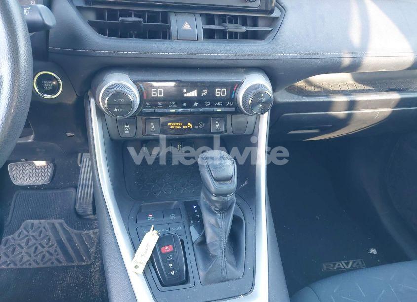 Photo 11 of 2019 Toyota Rav4 XLE (VIN 2T3W1RFV3KC002016)