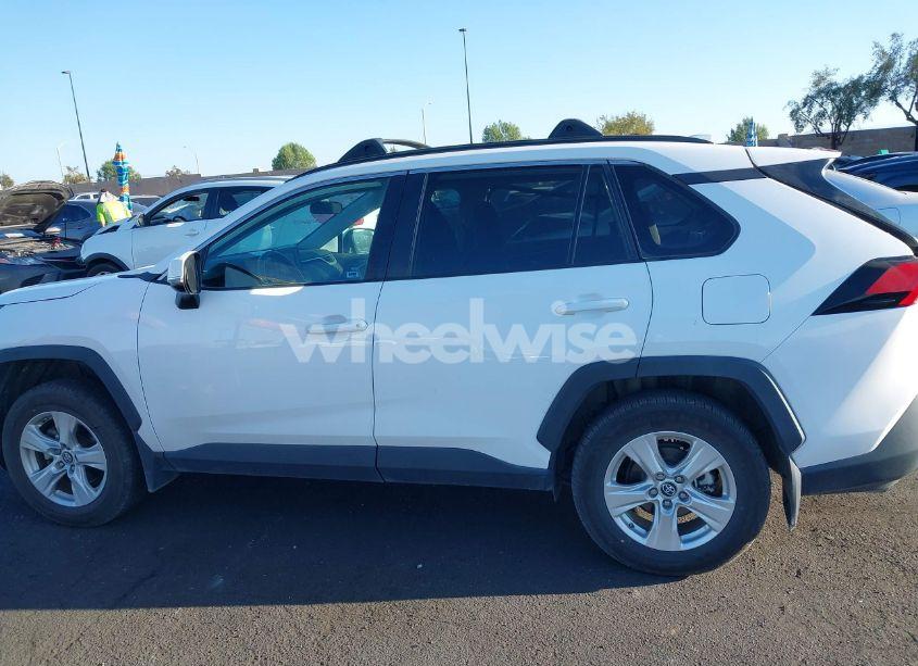 Photo 15 of 2019 Toyota Rav4 XLE (VIN 2T3W1RFV3KC002016)