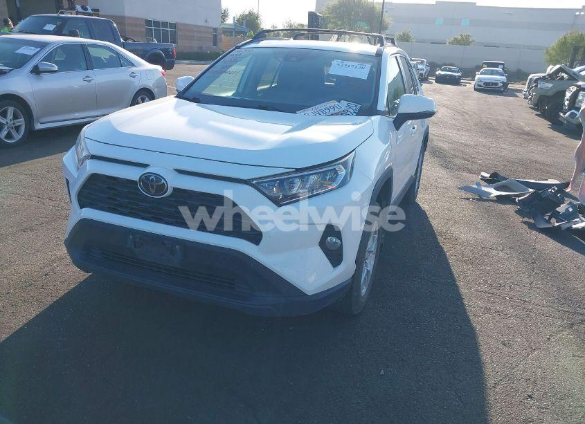 Photo 2 of 2019 Toyota Rav4 XLE (VIN 2T3W1RFV3KC002016)