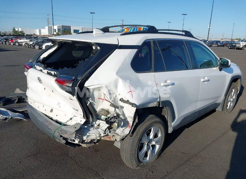 Photo 4 of 2019 Toyota Rav4 XLE (VIN 2T3W1RFV3KC002016)