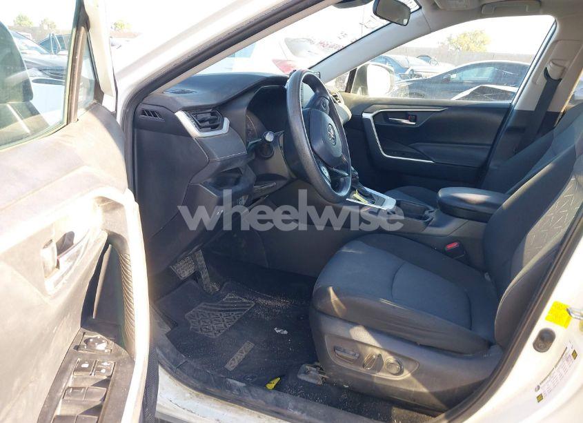 Photo 5 of 2019 Toyota Rav4 XLE (VIN 2T3W1RFV3KC002016)