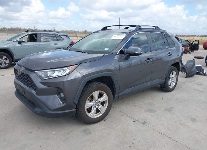 Photo 2 of 2019 Toyota Rav4 XLE (VIN 2T3W1RFV3KW006842)