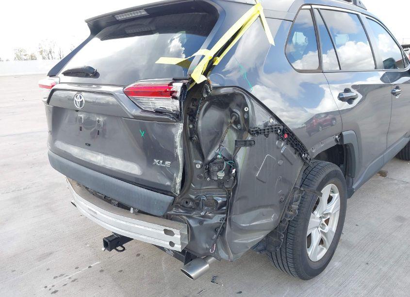 Photo 6 of 2019 Toyota Rav4 XLE (VIN 2T3W1RFV3KW006842)