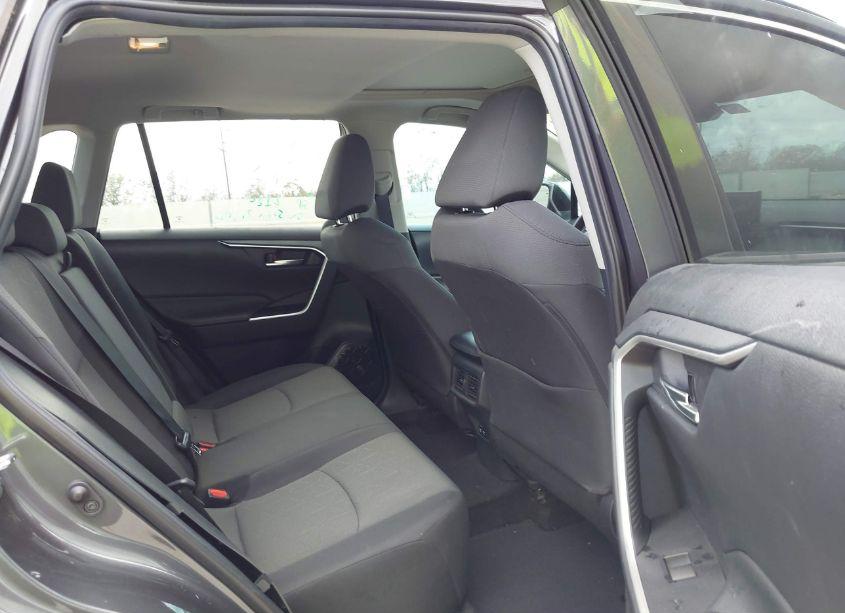 Photo 8 of 2019 Toyota Rav4 XLE (VIN 2T3W1RFV3KW006842)