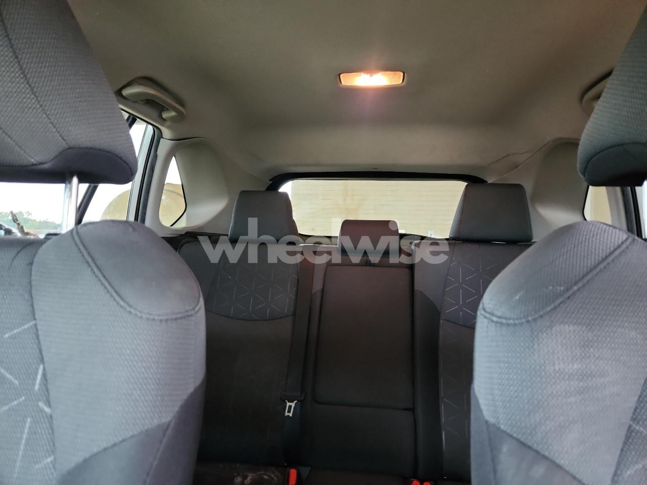 Photo 10 of 2020 TOYOTA RAV4 XLE (VIN 2T3W1RFV3LC059737)
