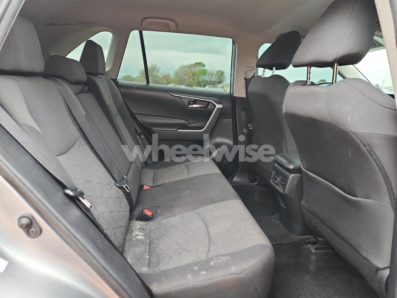 Photo 11 of 2020 TOYOTA RAV4 XLE (VIN 2T3W1RFV3LC059737)