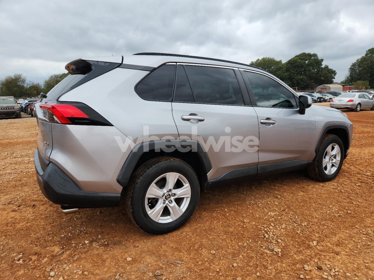 Photo 3 of 2020 TOYOTA RAV4 XLE (VIN 2T3W1RFV3LC059737)