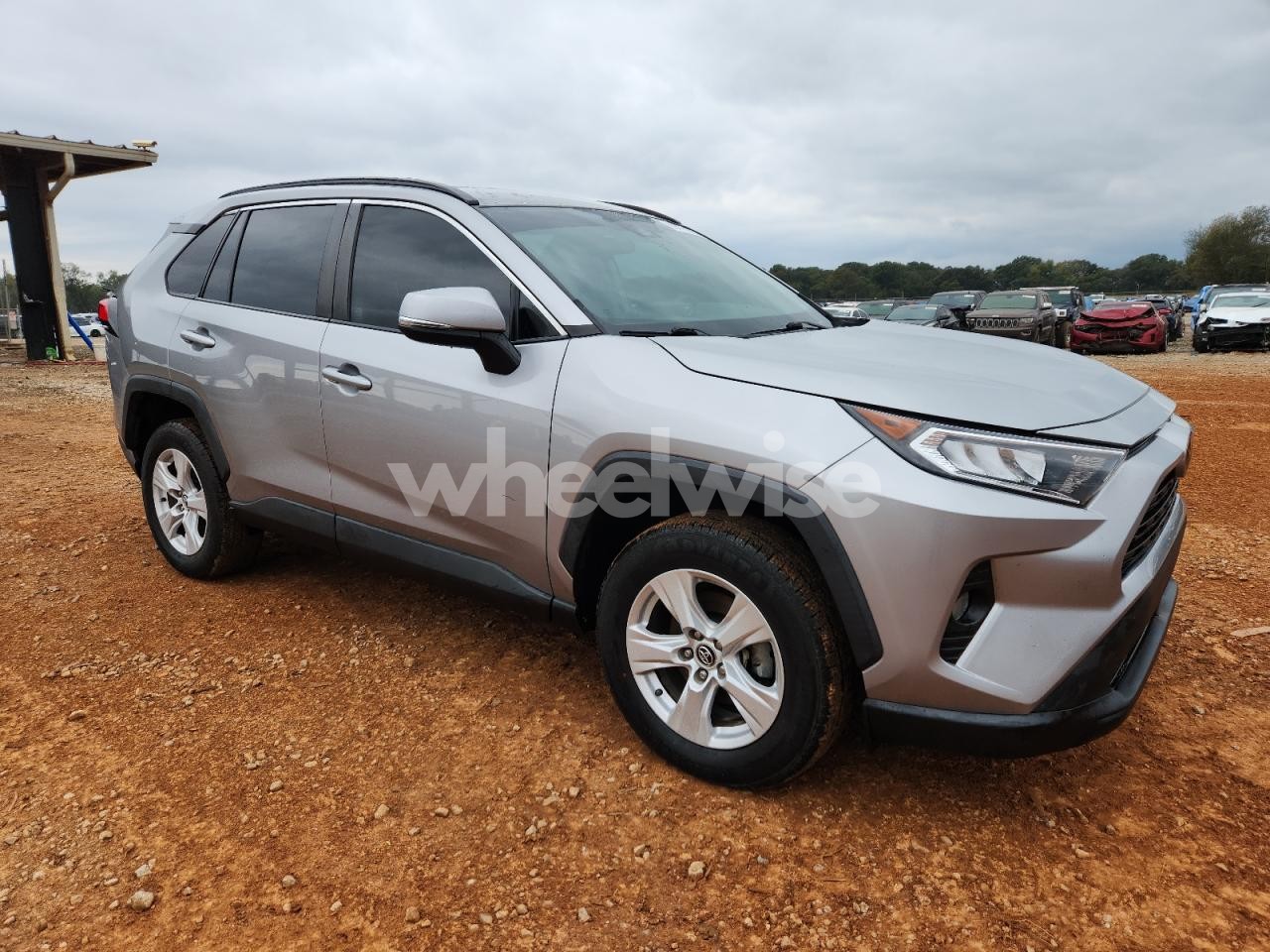 Photo 4 of 2020 TOYOTA RAV4 XLE (VIN 2T3W1RFV3LC059737)