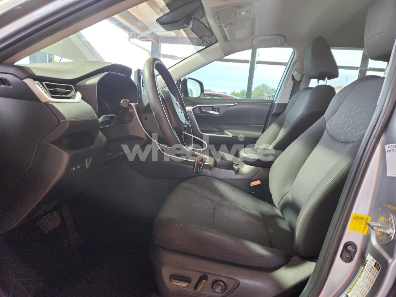 Photo 7 of 2020 TOYOTA RAV4 XLE (VIN 2T3W1RFV3LC059737)