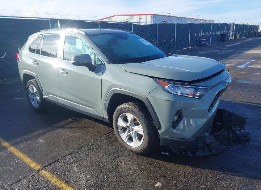 2020 Toyota Rav4 XLE (VIN 2T3W1RFV3LC072150) main photo