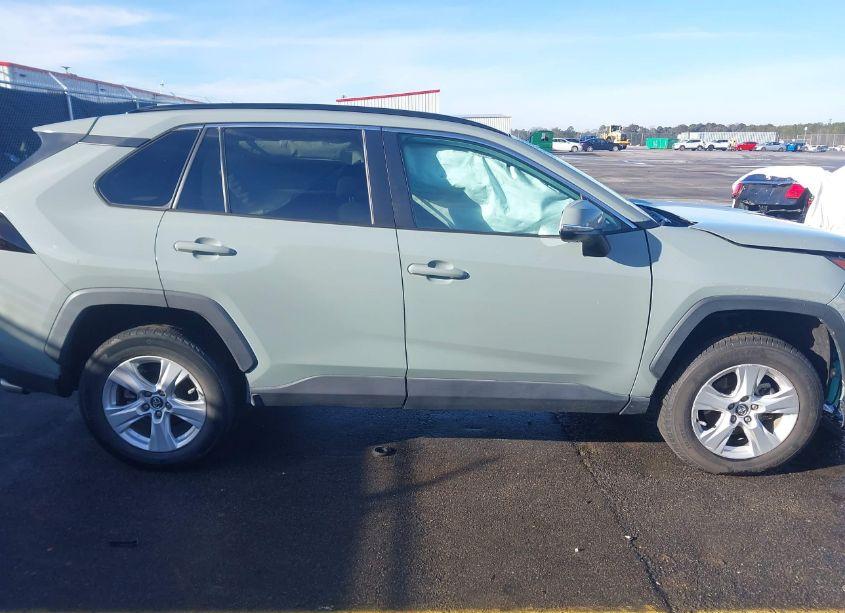 Photo 13 of 2020 Toyota Rav4 XLE (VIN 2T3W1RFV3LC072150)