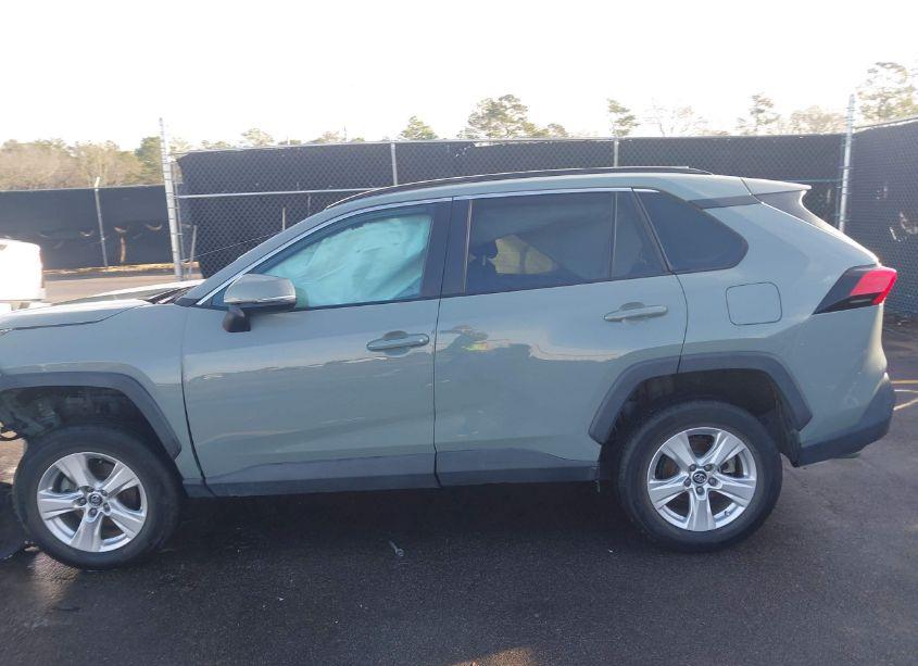 Photo 14 of 2020 Toyota Rav4 XLE (VIN 2T3W1RFV3LC072150)